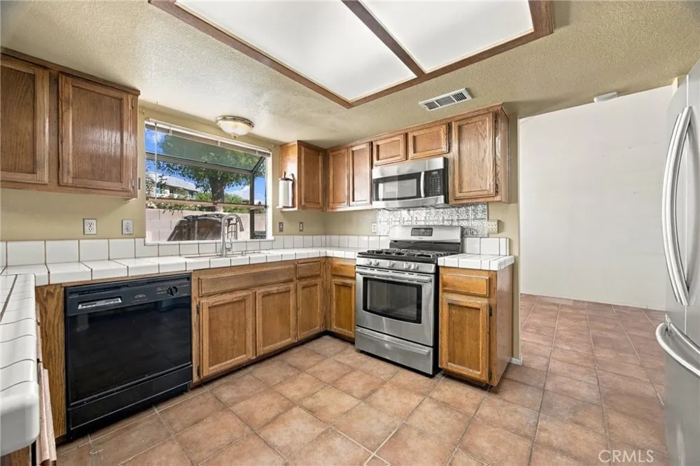 8216 Willowglen Bakersfield, CA 93311