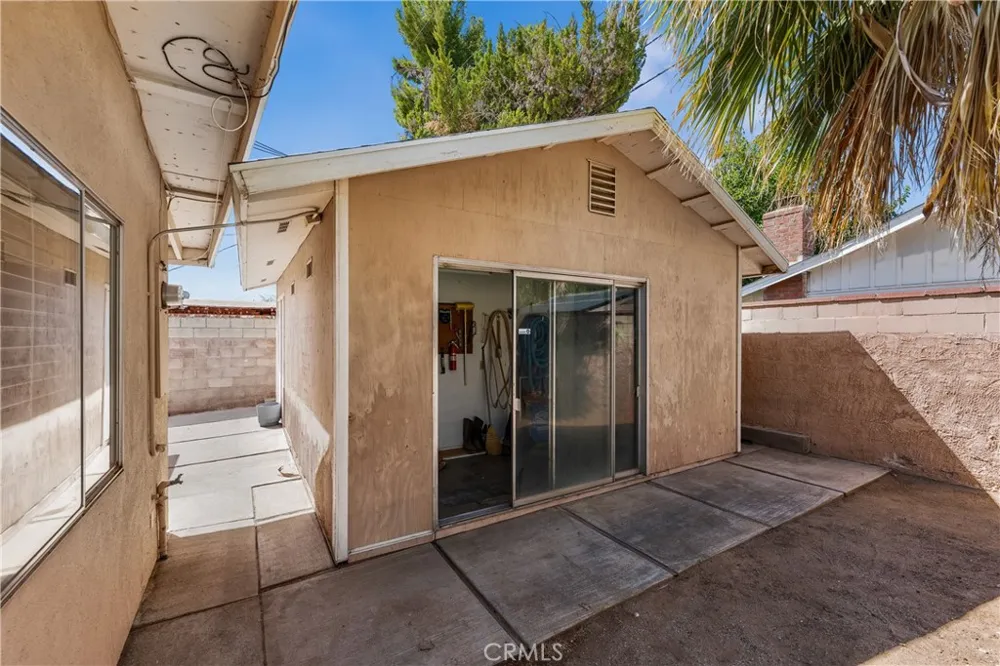 1152 E Avenue J1 Lancaster, CA 93535