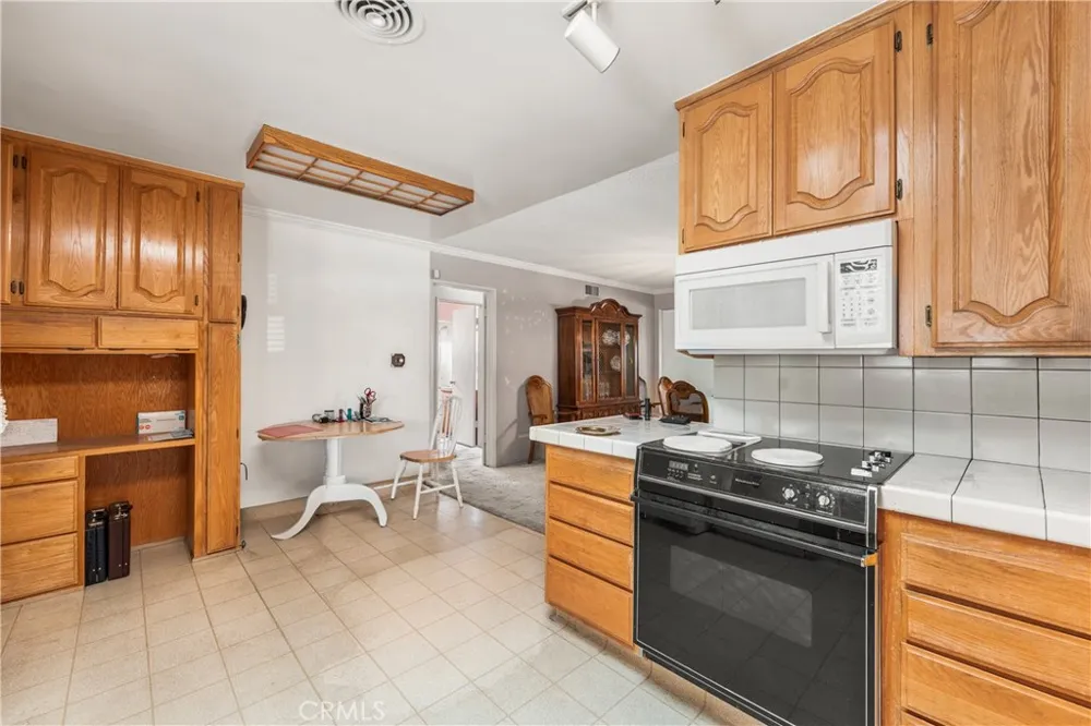 1152 E Avenue J1 Lancaster, CA 93535