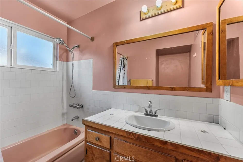 1152 E Avenue J1 Lancaster, CA 93535