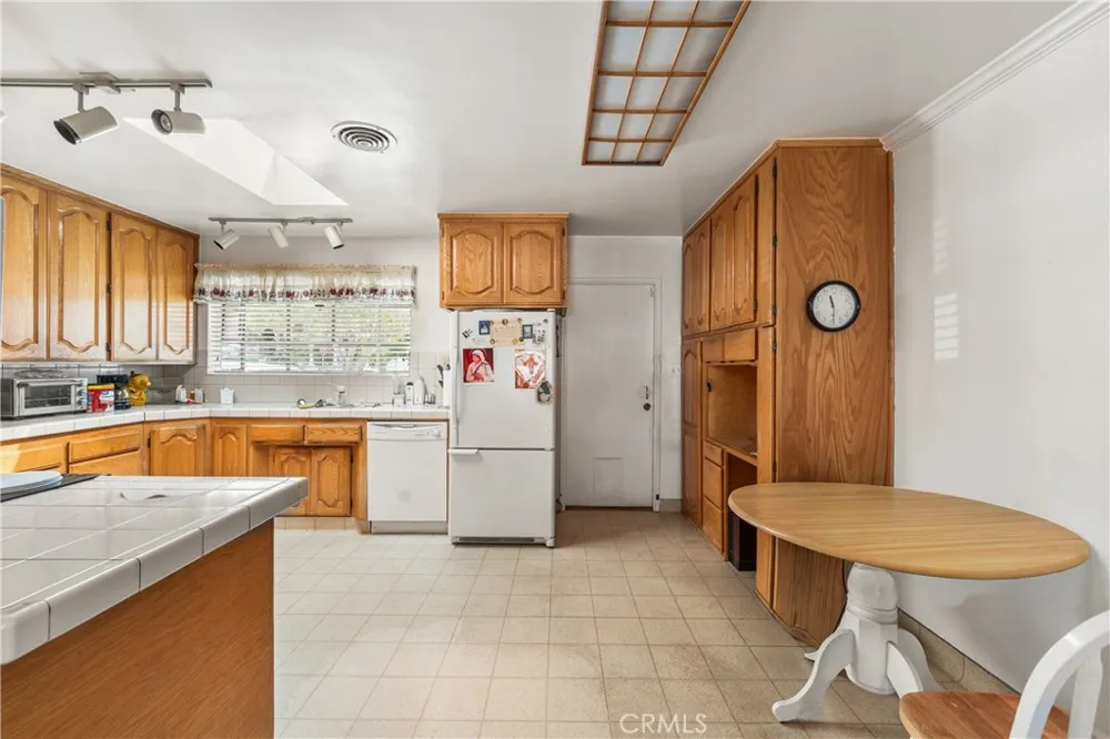 1152 E Avenue J1 Lancaster, CA 93535