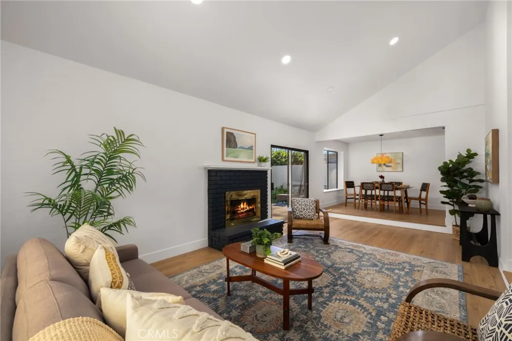 987 Modjeska Costa Mesa, CA 92627