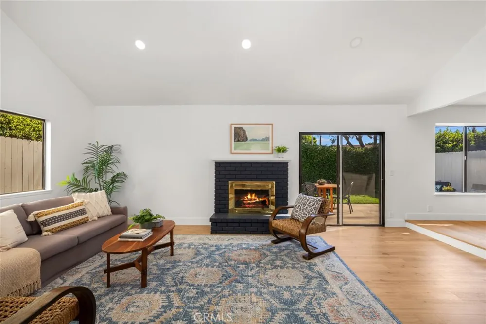 987 Modjeska Costa Mesa, CA 92627