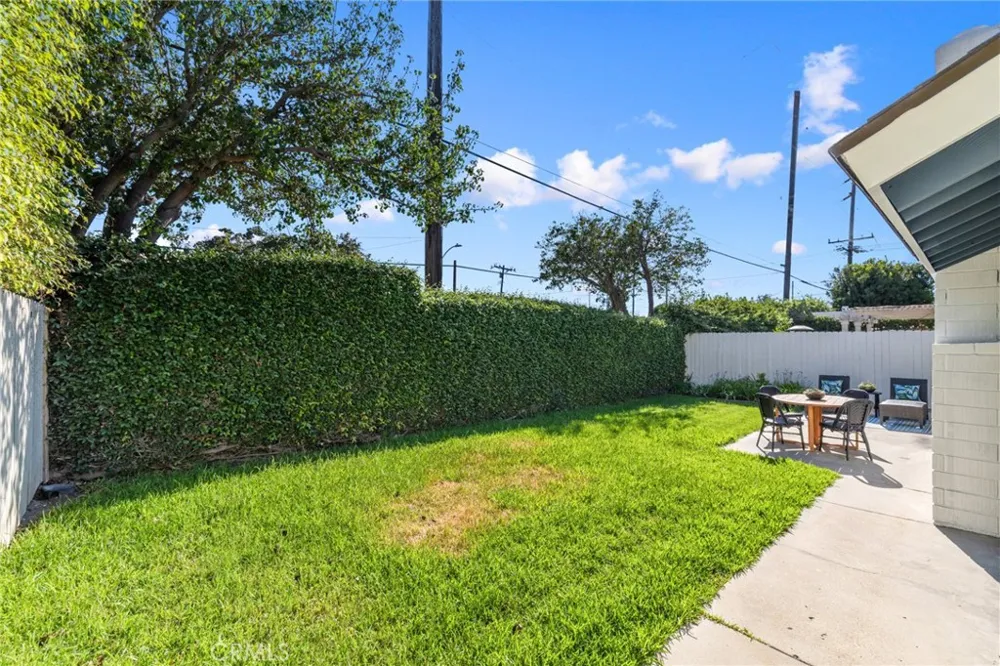 987 Modjeska Costa Mesa, CA 92627