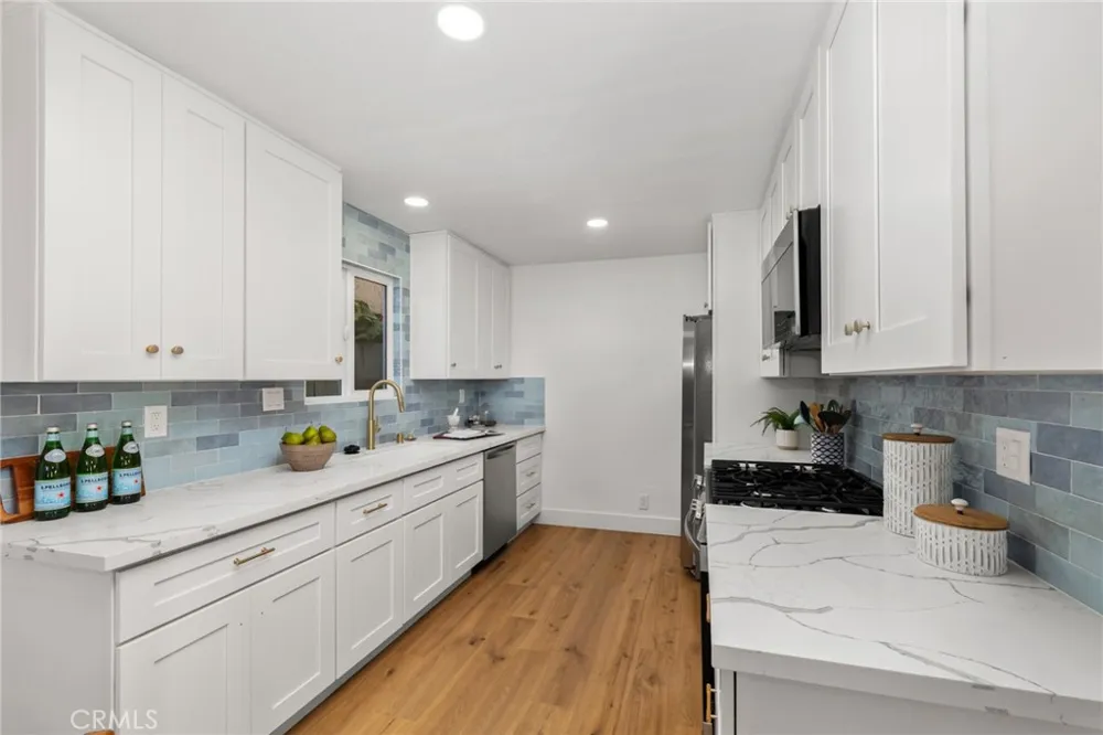 987 Modjeska Costa Mesa, CA 92627