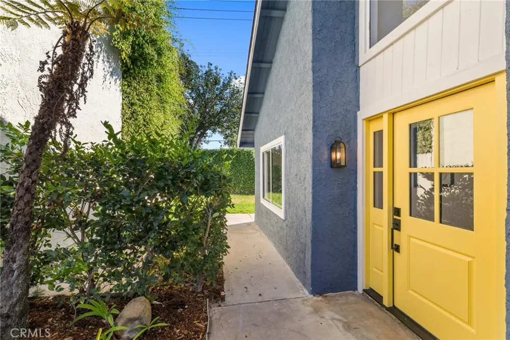 987 Modjeska Costa Mesa, CA 92627