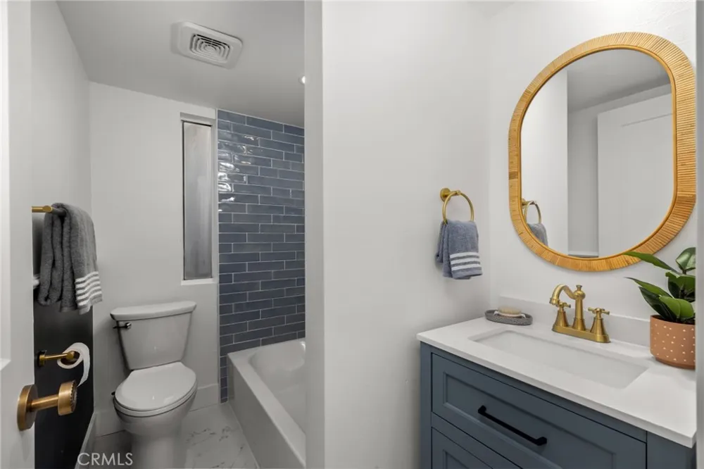 987 Modjeska Costa Mesa, CA 92627