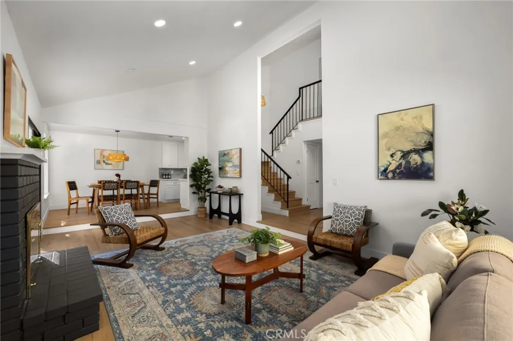 987 Modjeska Costa Mesa, CA 92627