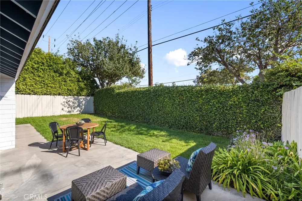 987 Modjeska Costa Mesa, CA 92627