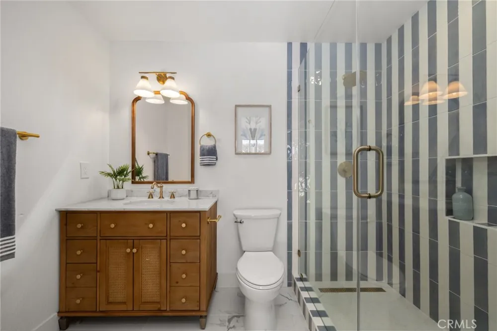 987 Modjeska Costa Mesa, CA 92627