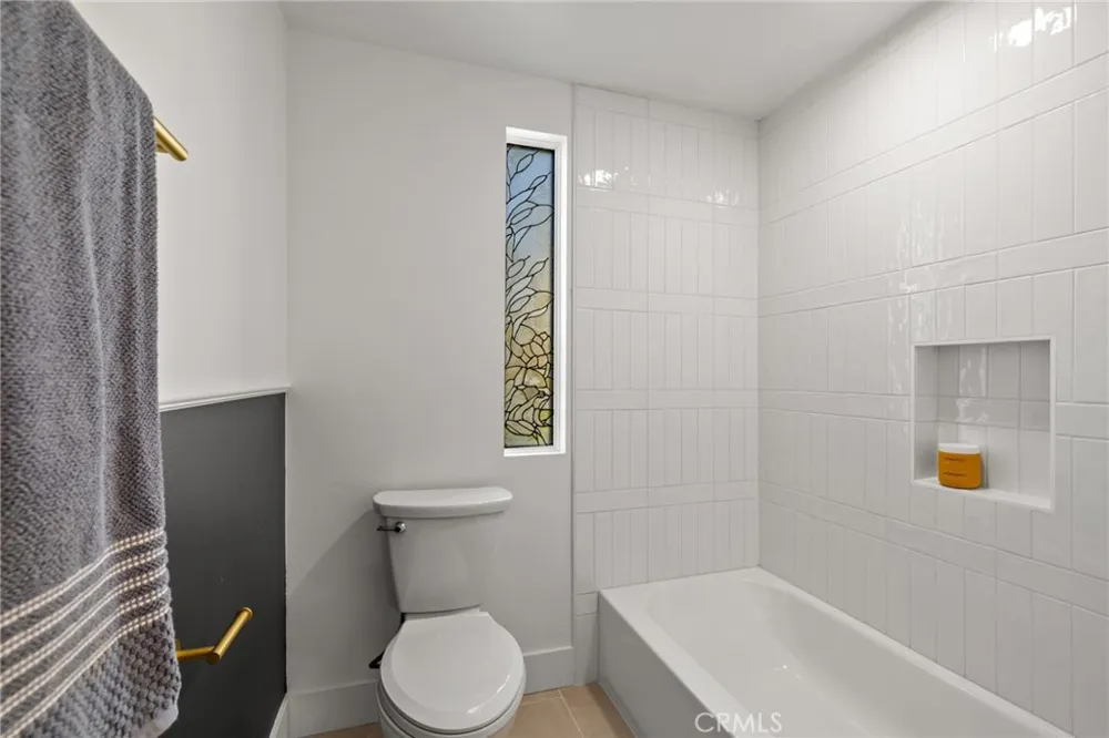 987 Modjeska Costa Mesa, CA 92627