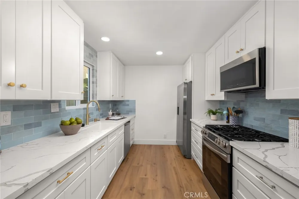 987 Modjeska Costa Mesa, CA 92627