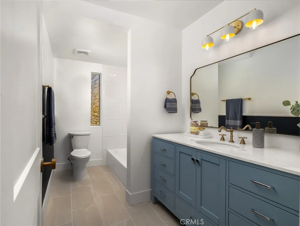 987 Modjeska Costa Mesa, CA 92627