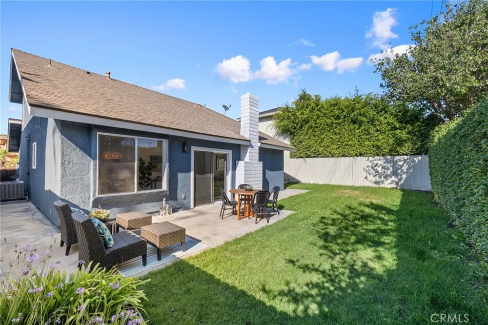 987 Modjeska Costa Mesa, CA 92627