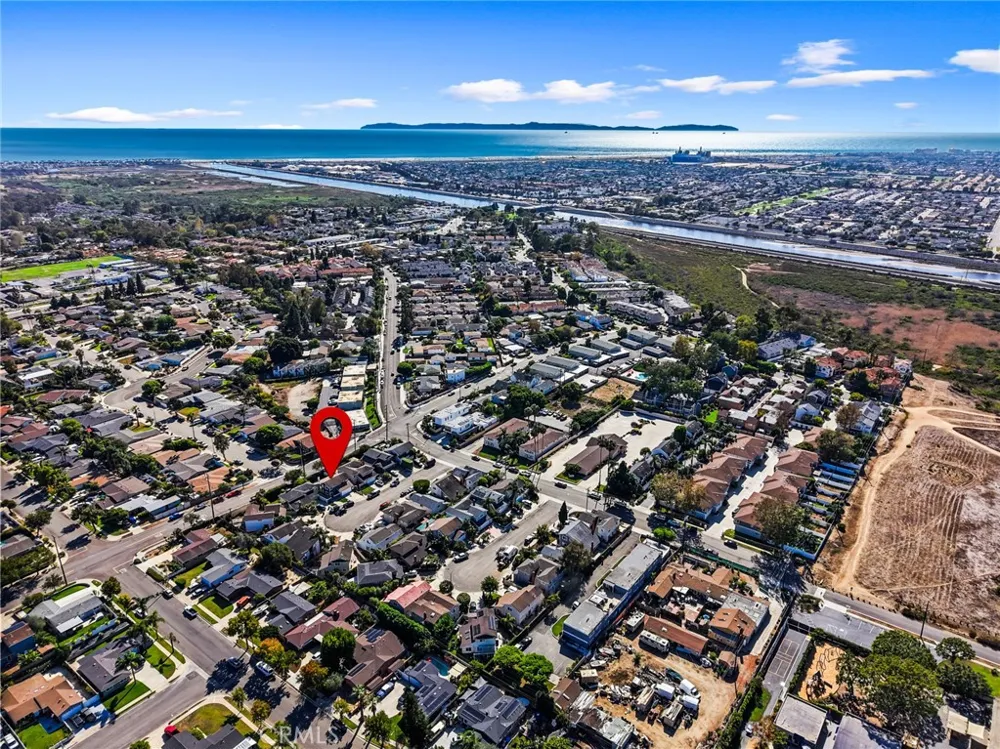 987 Modjeska Costa Mesa, CA 92627