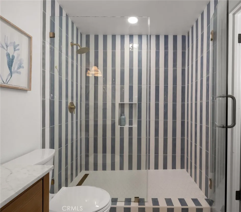 987 Modjeska Costa Mesa, CA 92627