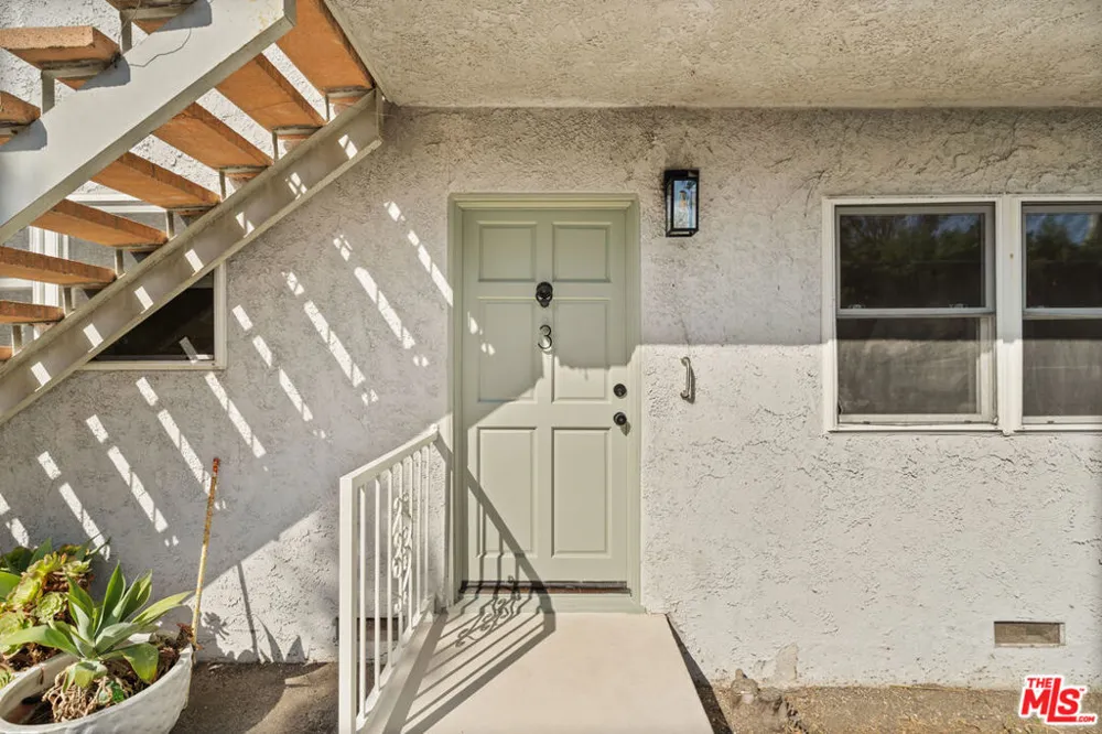717 Raymond Avenue #3 Santa Monica, CA 90405