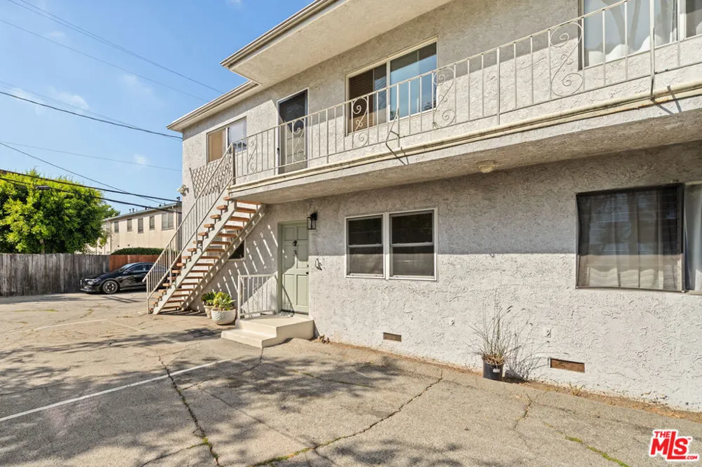 717 Raymond Avenue #3 Santa Monica, CA 90405