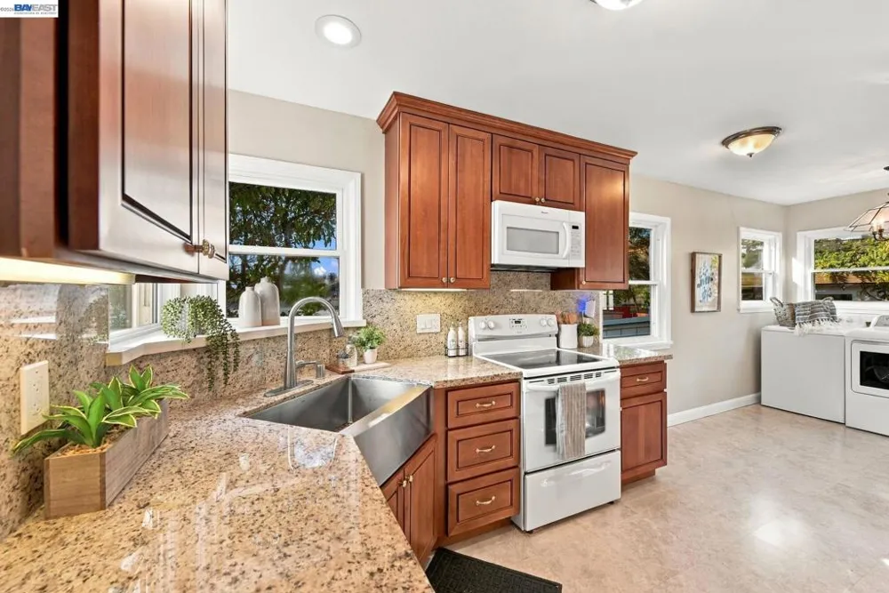 1384 Graff Avenue San Leandro, CA 94577