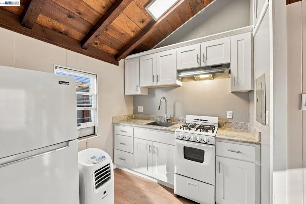 1384 Graff Avenue San Leandro, CA 94577