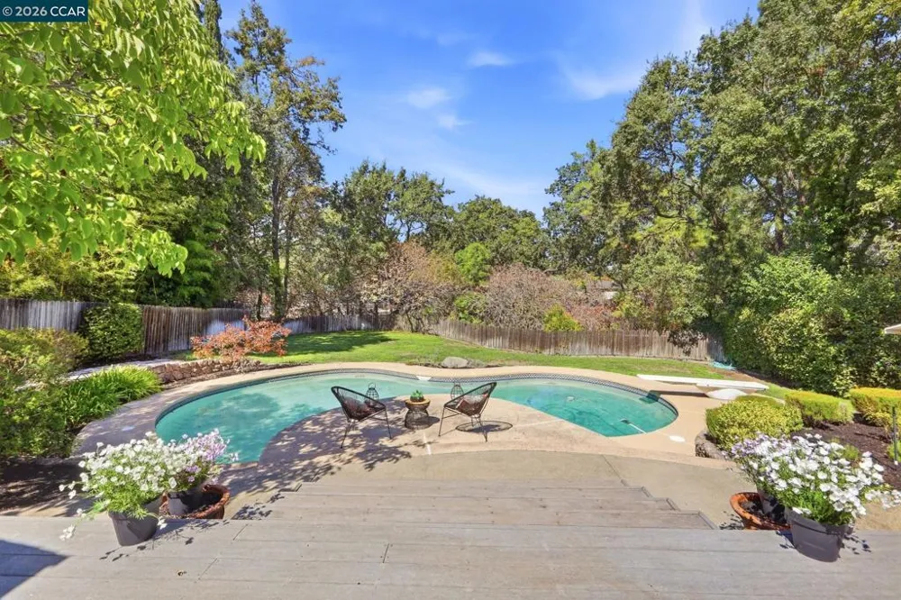 140 Lucinda Ln Pleasant Hill, CA 94523