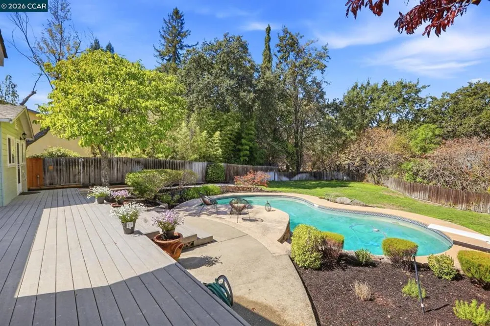 140 Lucinda Ln Pleasant Hill, CA 94523