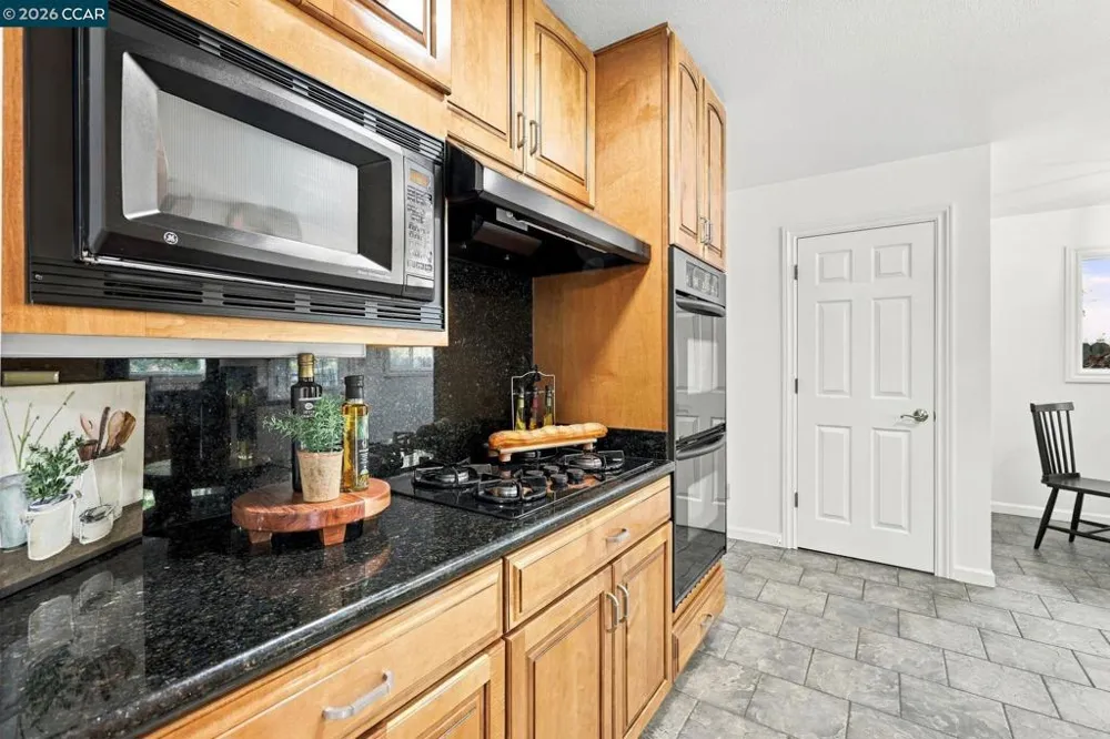140 Lucinda Ln Pleasant Hill, CA 94523