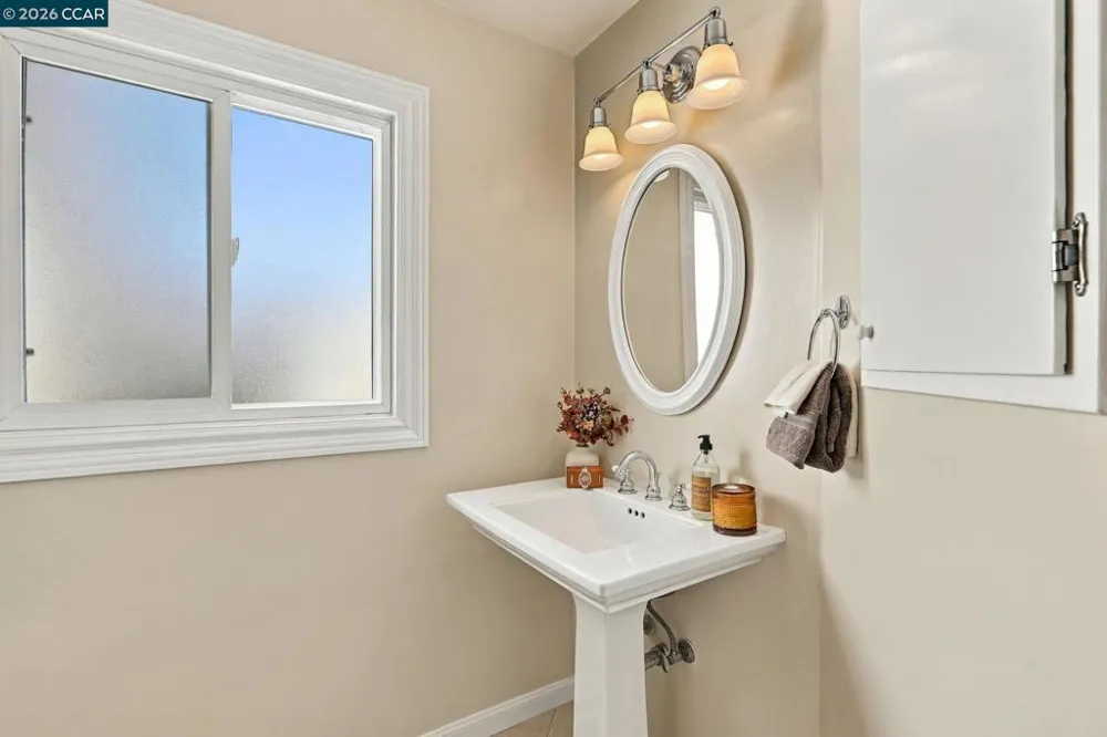 140 Lucinda Ln Pleasant Hill, CA 94523