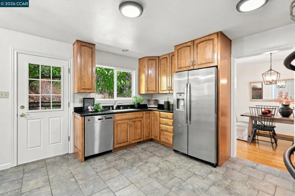 140 Lucinda Ln Pleasant Hill, CA 94523