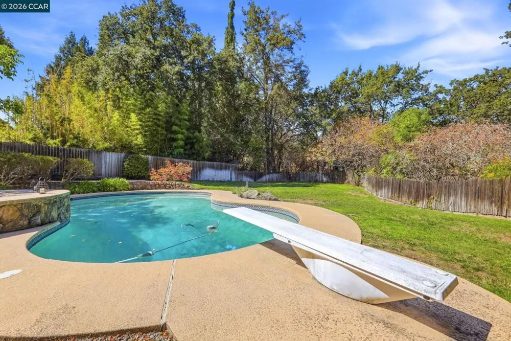 140 Lucinda Ln Pleasant Hill, CA 94523
