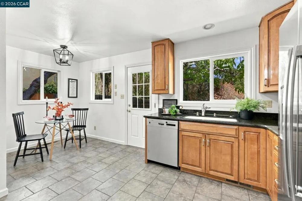 140 Lucinda Ln Pleasant Hill, CA 94523