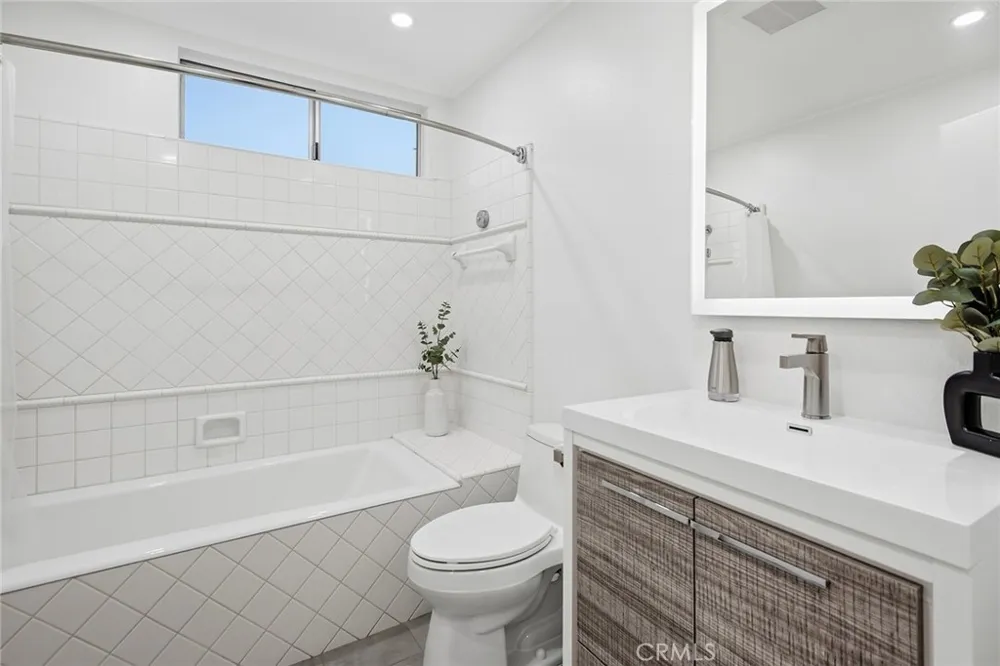 6416 Pinion Street Oak Park, CA 91377