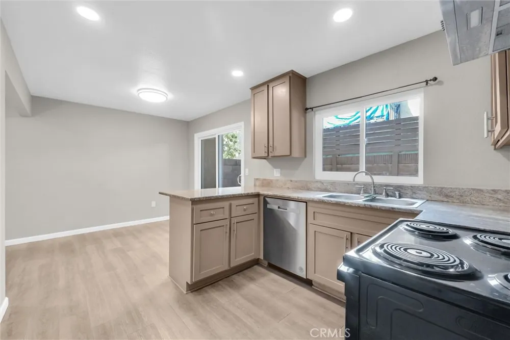10472 Chapman Garden Grove, CA 92840