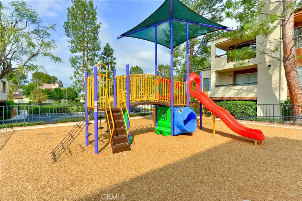5520 Owensmouth Avenue #115 Woodland Hills, CA 91367