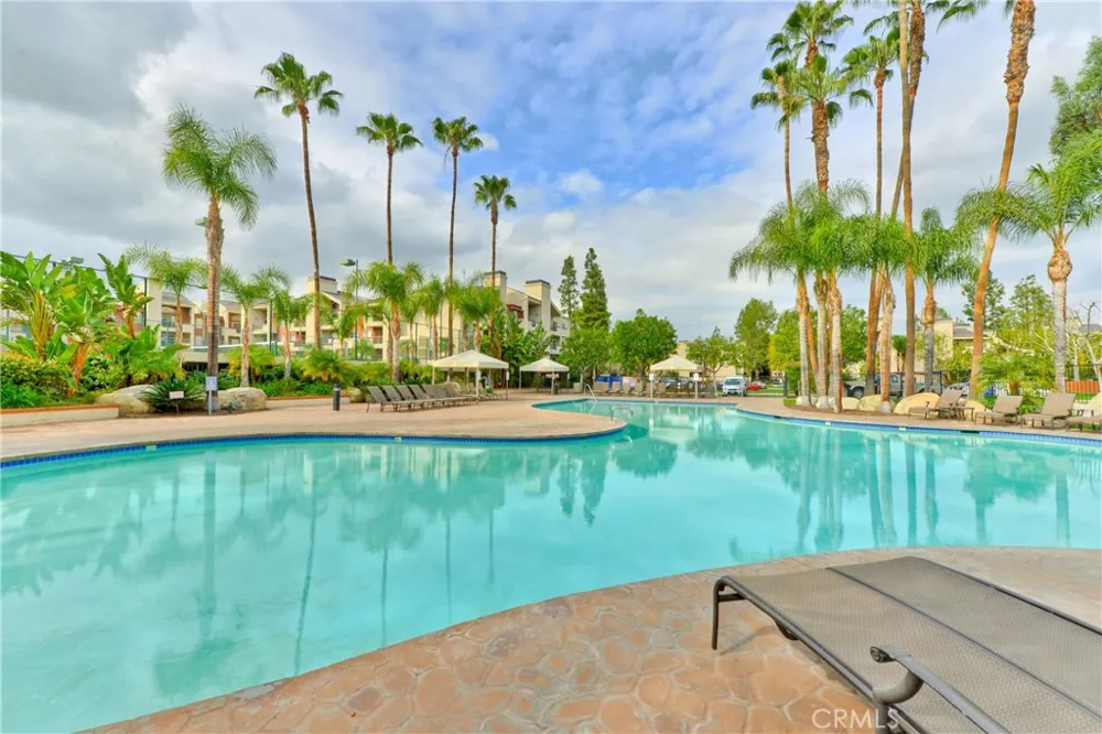5520 Owensmouth Avenue #115 Woodland Hills, CA 91367
