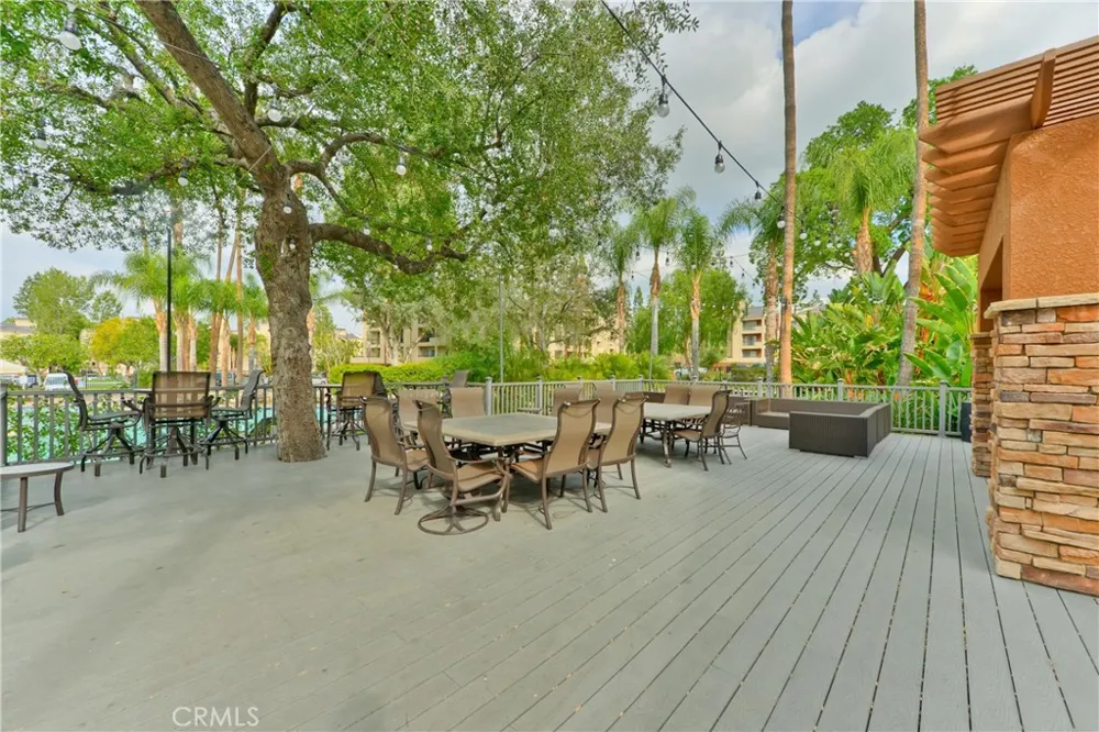 5520 Owensmouth Avenue #115 Woodland Hills, CA 91367