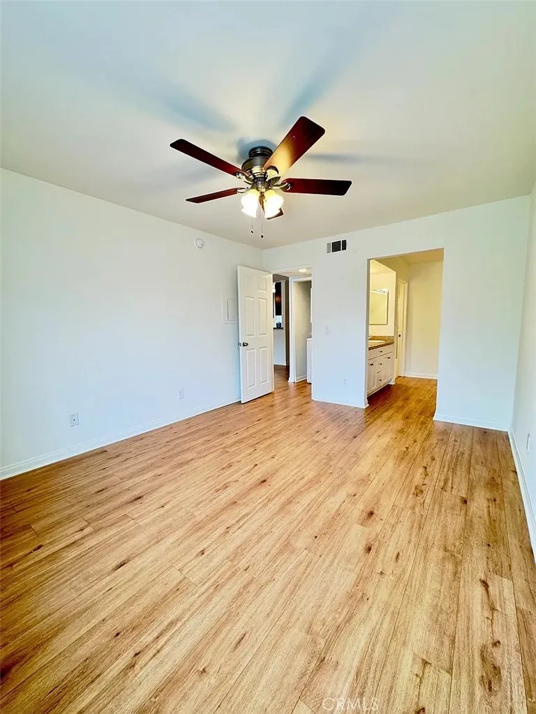 5520 Owensmouth Avenue #115 Woodland Hills, CA 91367