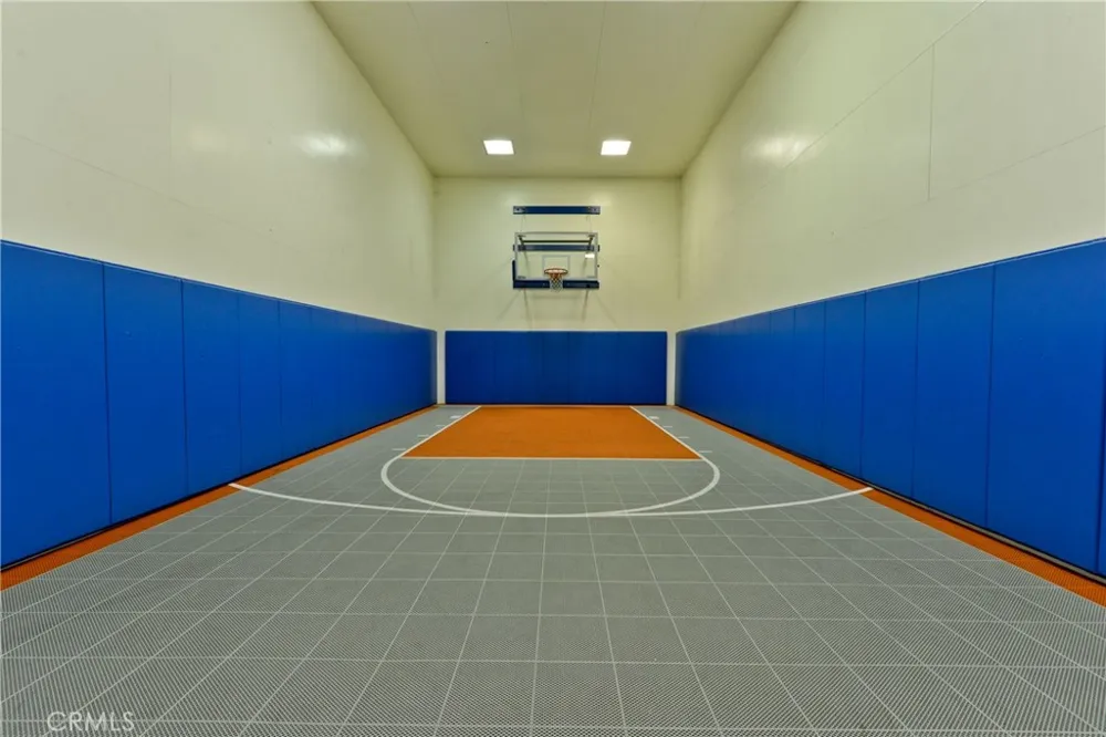 5520 Owensmouth Avenue #115 Woodland Hills, CA 91367