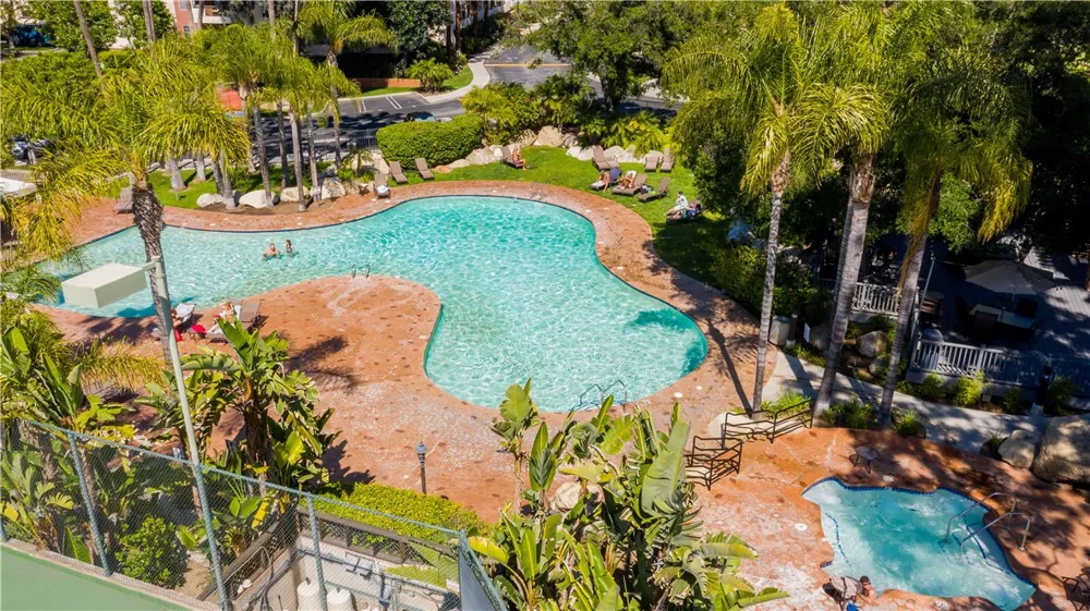5520 Owensmouth Avenue #115 Woodland Hills, CA 91367
