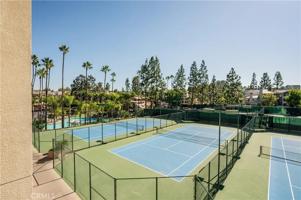 5520 Owensmouth Avenue #115 Woodland Hills, CA 91367