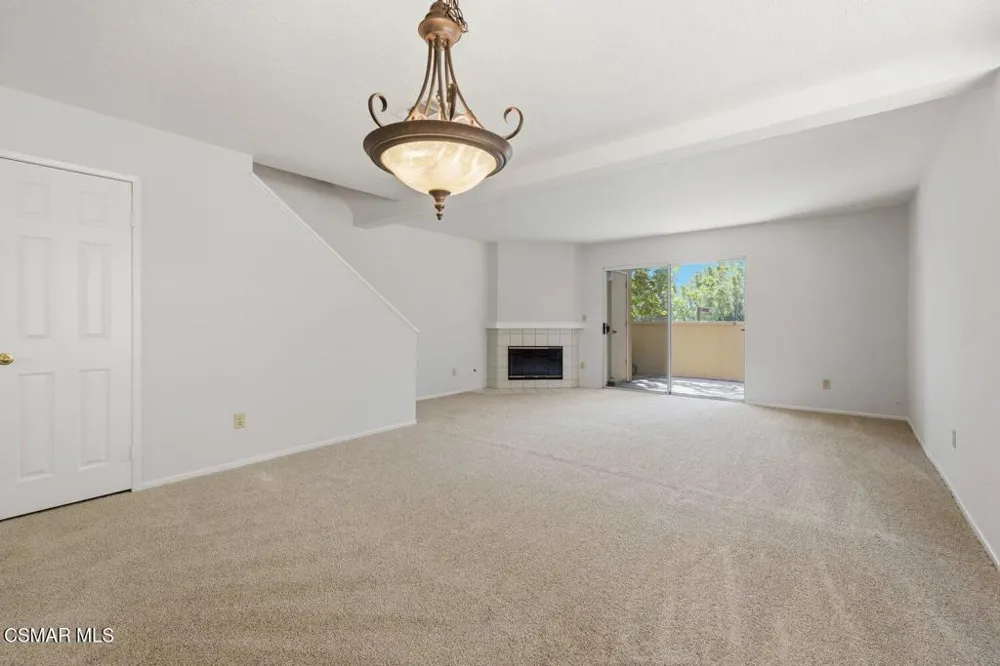 2731 Erringer Road #17 Simi Valley, CA 93065