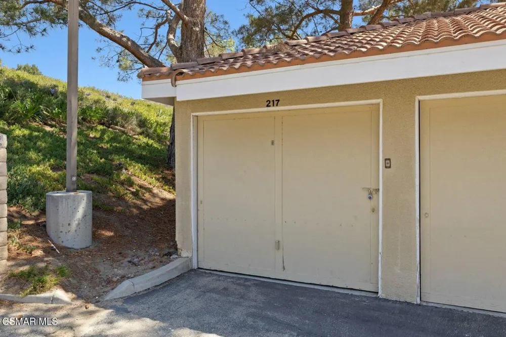 2731 Erringer Road #17 Simi Valley, CA 93065