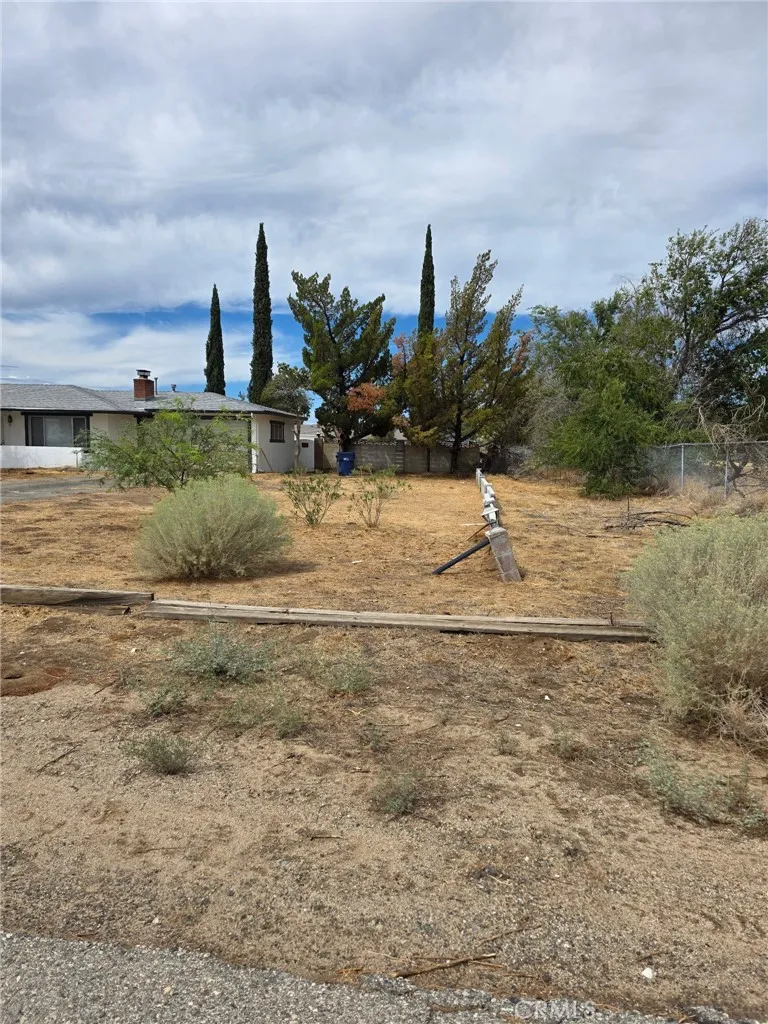 40655 11th W Palmdale, CA 93551