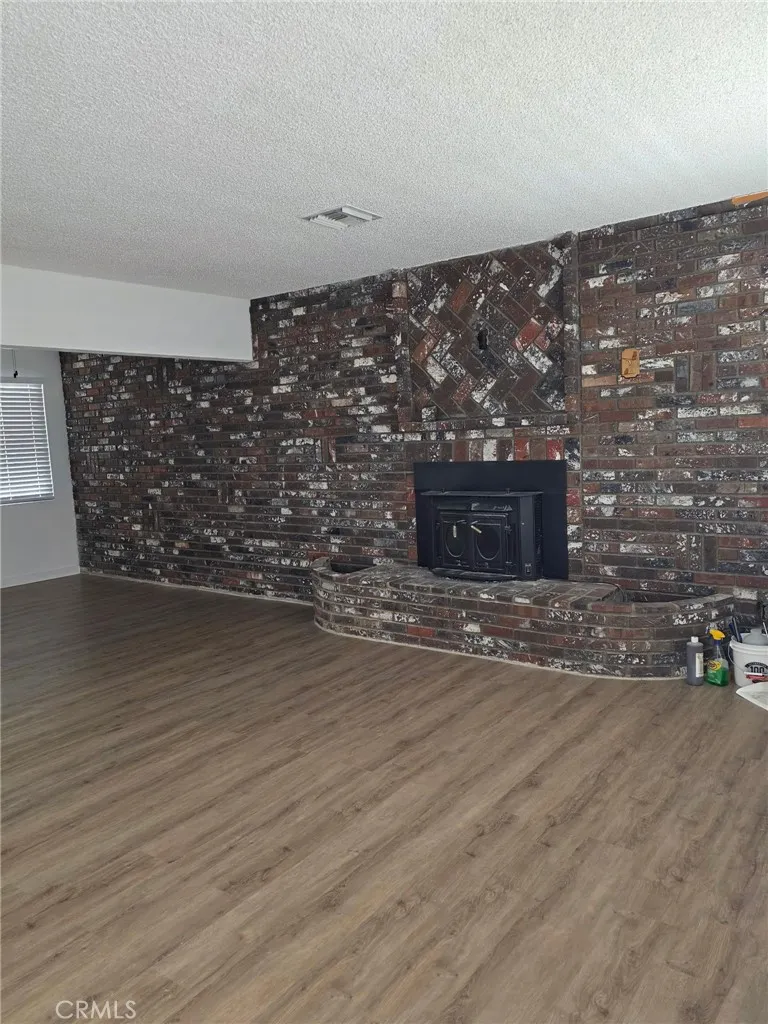 40655 11th W Palmdale, CA 93551