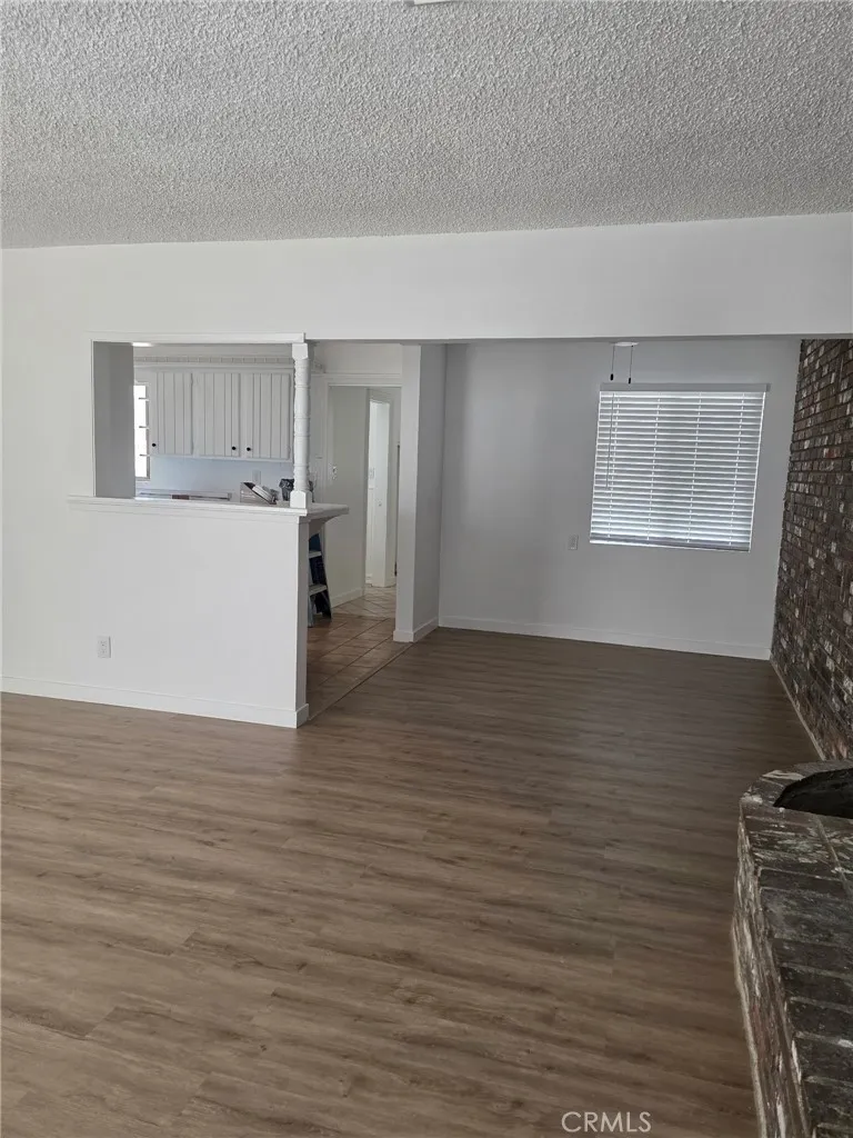 40655 11th W Palmdale, CA 93551