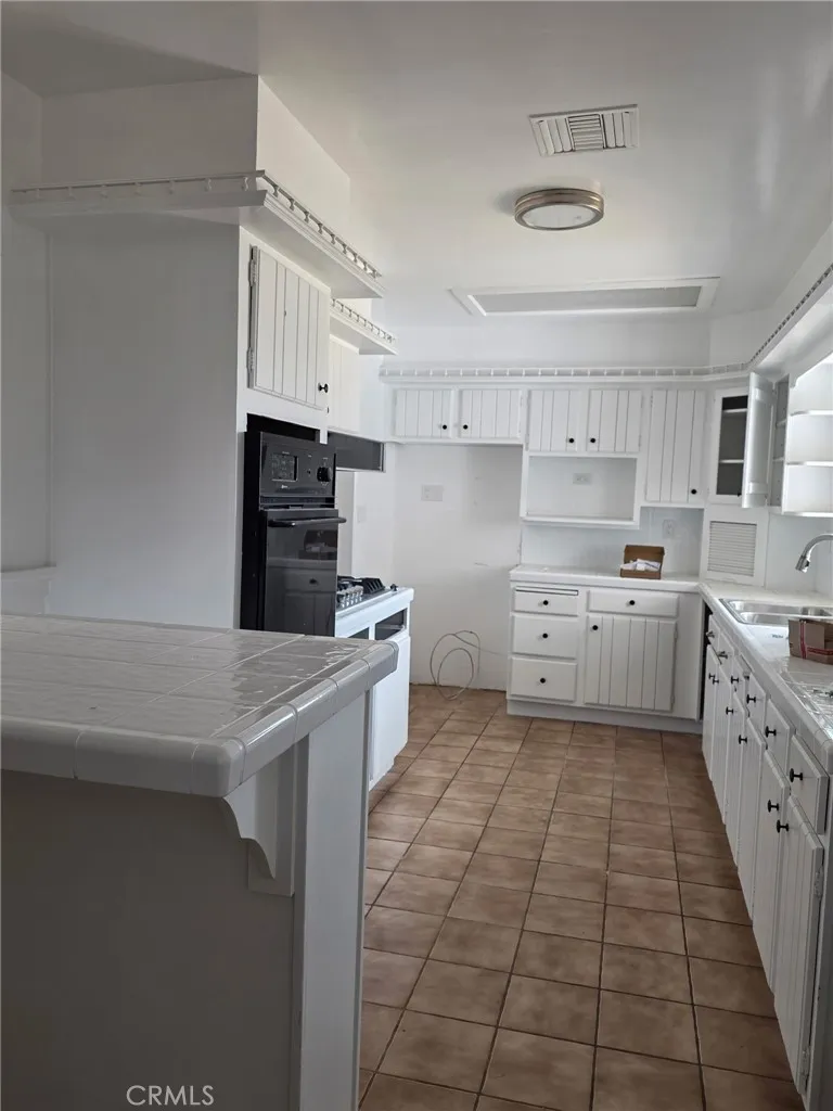 40655 11th W Palmdale, CA 93551
