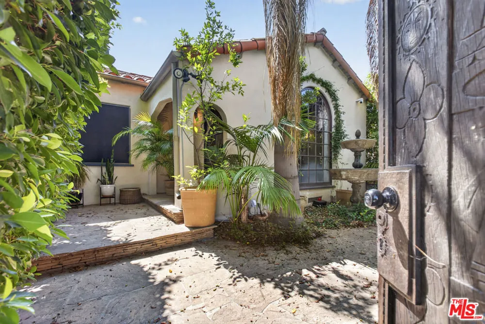 9002 Norma Place West Hollywood, CA 90069
