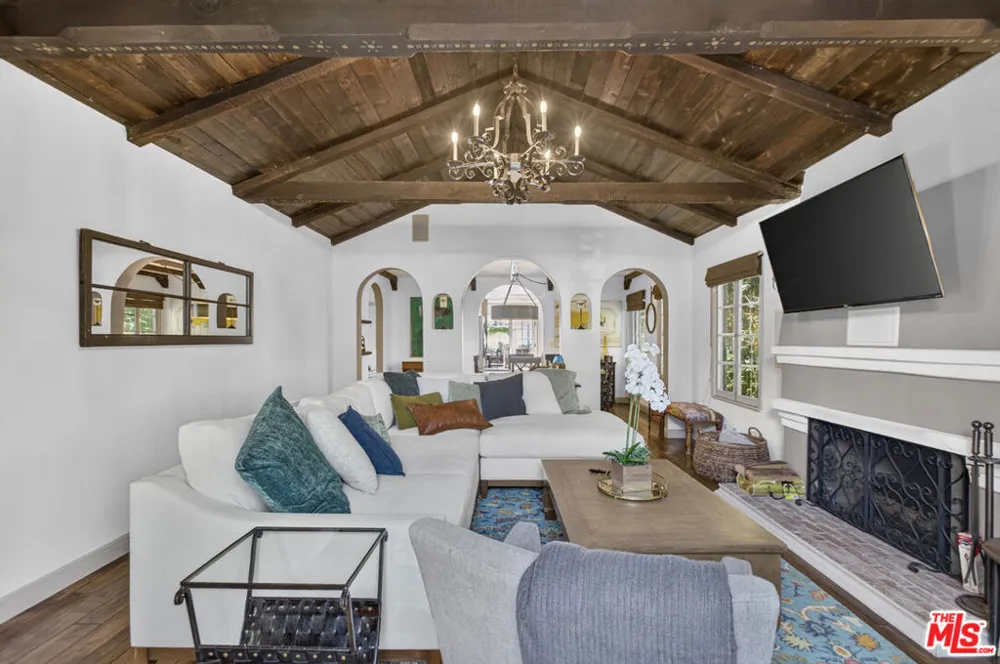 9002 Norma Place West Hollywood, CA 90069