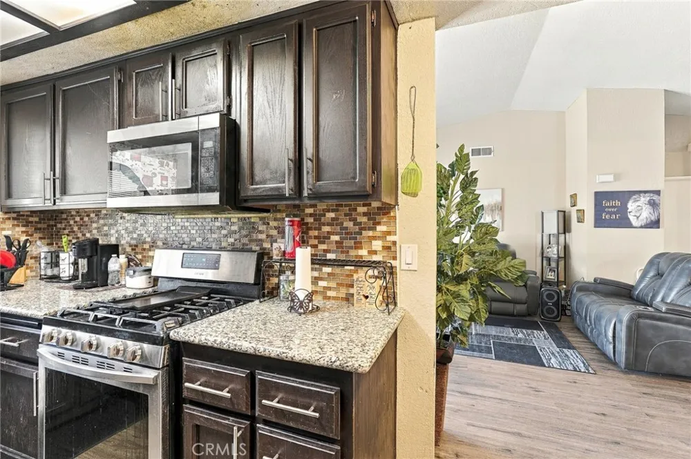 2518 Beech Tree Hemet, CA 92545