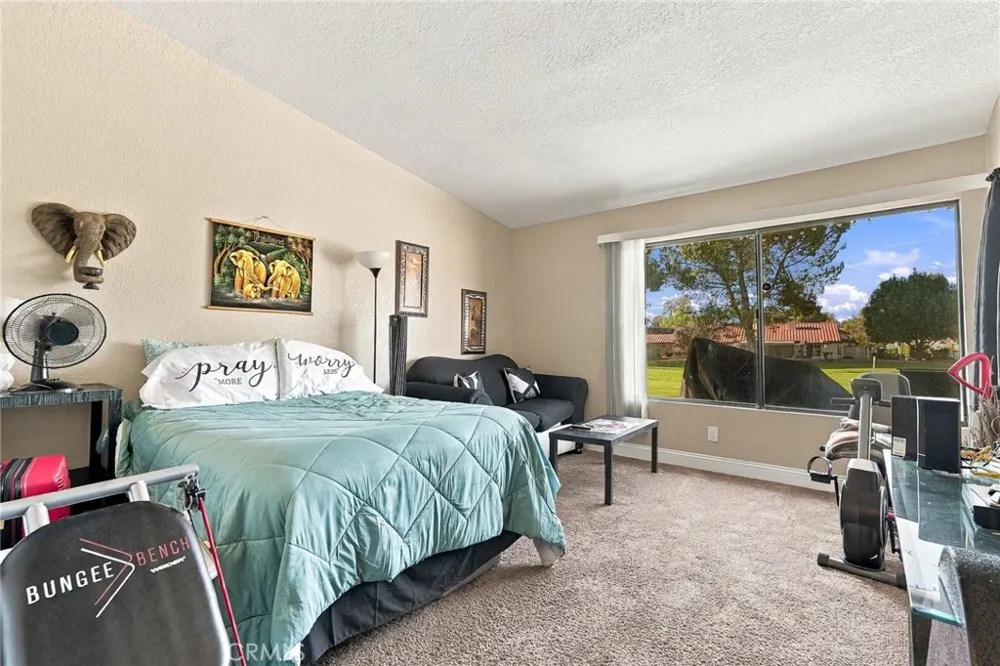 2518 Beech Tree Hemet, CA 92545